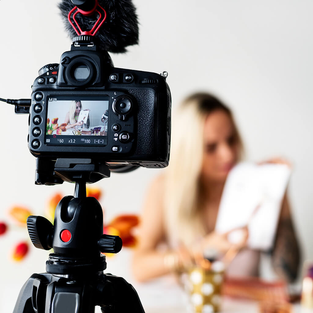 YouTube Affiliate Marketing - The Ultimate Guide - youtube affiliate marketing camera filming the bloggers review for affiliate marketing product - YouTube Affiliate Marketing - The Ultimate Guide