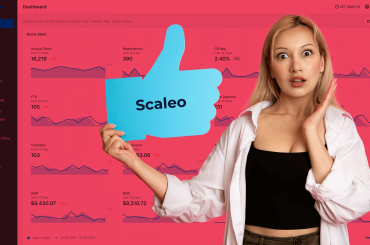 Scaleo interface woman thumbs up